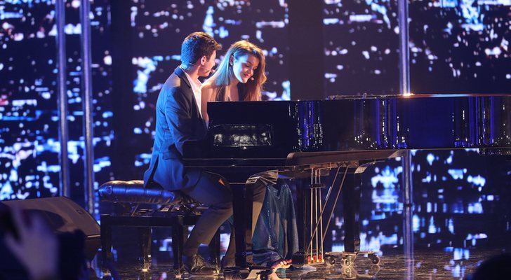 Amaia canta "City of Stars" descalza