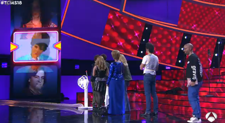 Los concursantes pasan por el pulsador de 'Tu cara me suena'