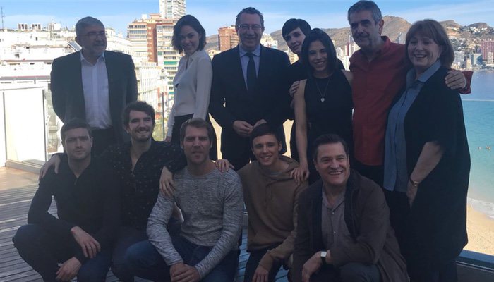 El equipo de 'Fugitiva' en la presentación de la serie