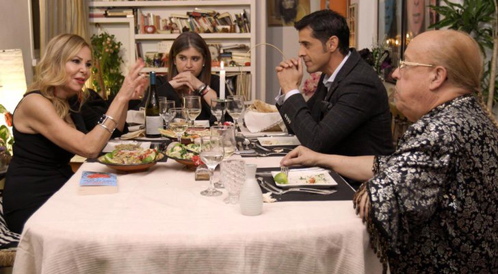 Ana Obregón, Víctor Janeiro, y Rappel cenando en casa de Lucía Etxebarría para 'Ven a cenar conmigo: Gourmet Edition'