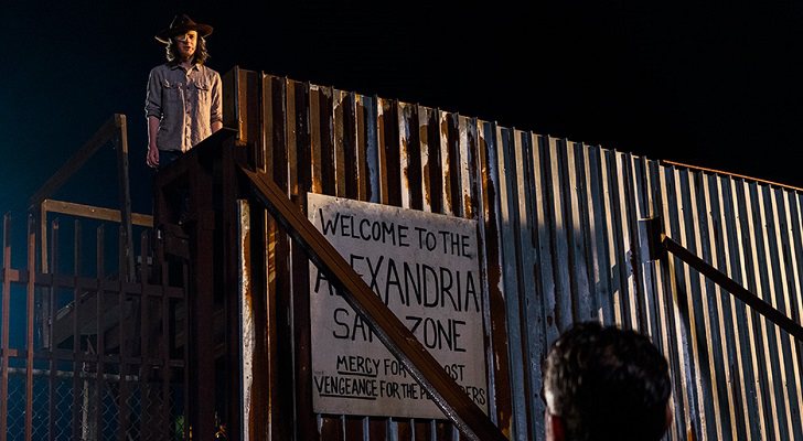 Carl se enfrenta a Negan en 'The Walking Dead'