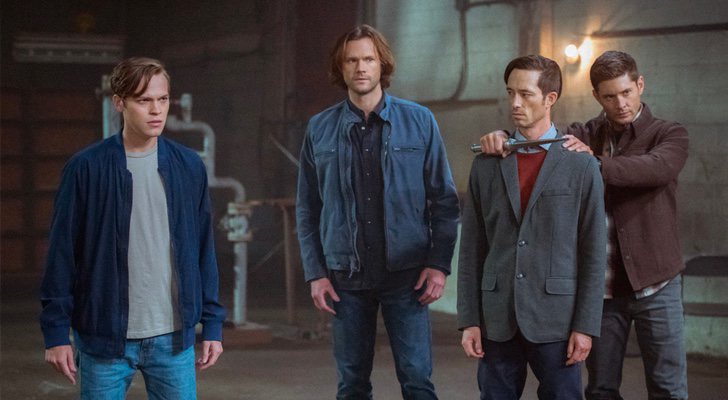 Alexander Calvert, Jared Padalecki, Brahm Taylor y Jensen Ackles en 'Sobrenatural'