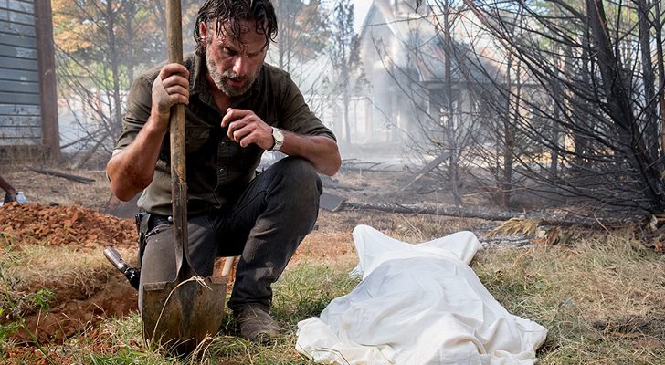 Rick entierra a su hijo Carl en 'The Walking Dead'