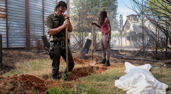 Rick y Michonne entierran a Carl en 'The Walking Dead'