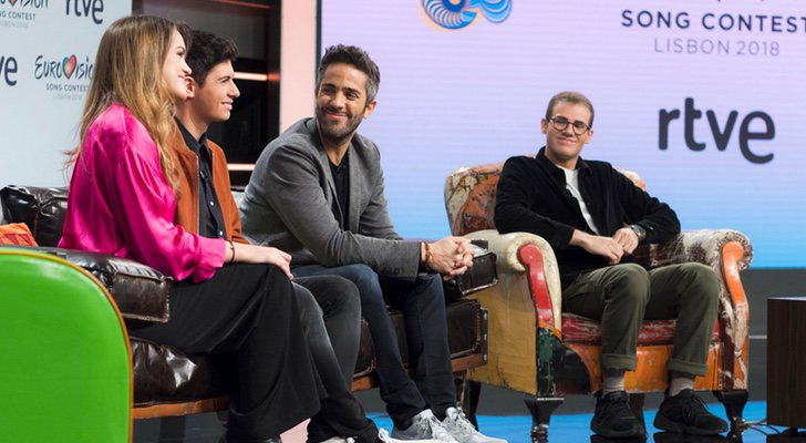 Amaia, Alfred, Roberto Leal y Raúl Gómez en la entrevista tras la gala de Eurovisión de 'OT 2017'