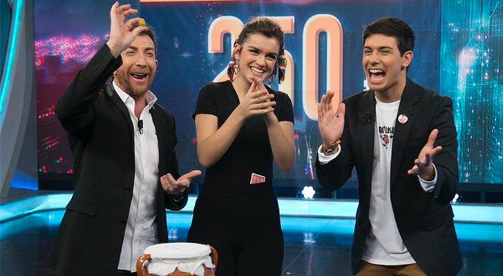 Pablo Motos, Amaia y Alfred en &#39;El hormiguero&#39;
