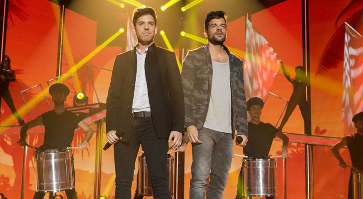 Roi y Ricky en su actuación conjunta en la primera gala de 'OT 2017'