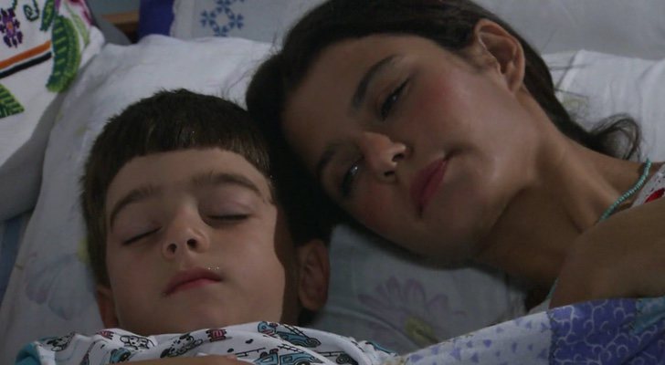Fatmagül y su sobrino Murat en 'Fatmagül'