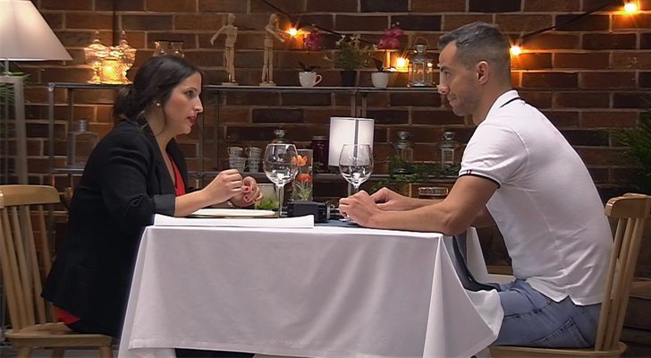 Esther y Lidón durante su cita en 'First Dates'