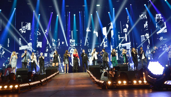 Los 16 concursantes de 'OT 2017' sobre el escenario de la Gira