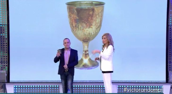 Víctor Sandoval durante el "test de cocología" en 'Sábado Deluxe'