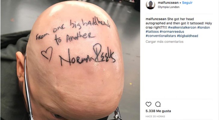 Una fan se tatúa el autógrafo de Norman Reedus en la cabeza