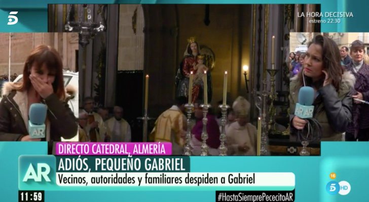 Lucía Valero (izquierda) se emociona en 'El programa de Ana Rosa'