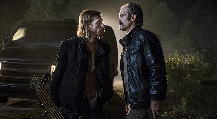 Dwight y Simon en 'The Walking Dead'