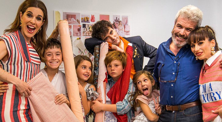 Raquel Sánchez Silva y el jurado de &#39;Maestros de la costura&#39; junto a Lukas, Esther, Fernando y María Blanco de &#39;MasterChef Junior&#39;