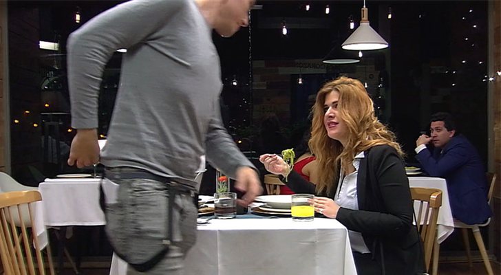 Aingeru deja plantada a Desirée en 'First Dates'