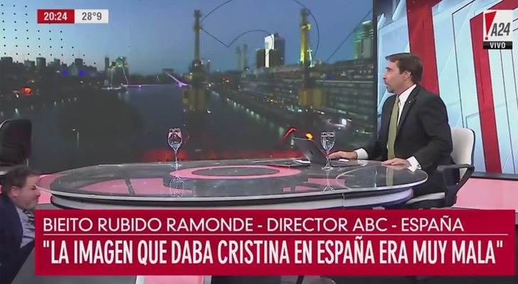 Bieito Rubido, en el suelo, y Eduardo Feinmann en A24