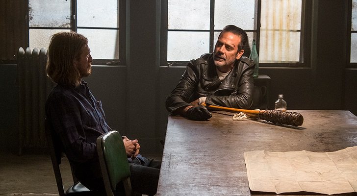 Negan conversa con Dwight en 'The Walking Dead'