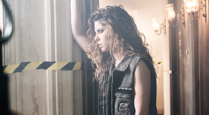 Imagen del videoclip de "Hay algo en mí", de Miriam