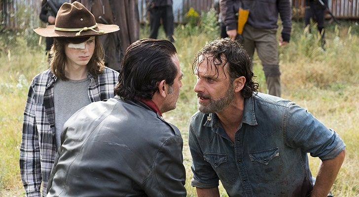 Negan amenaza a Rick delante de Carl en 'The Walking Dead'