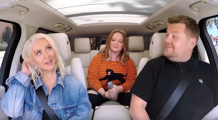 Christina Aguilera, Melissa McCarthy y James Corden en 'Carpool Karaoke'