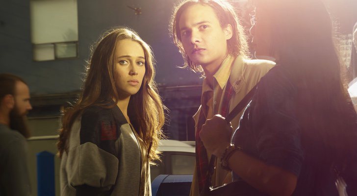 Los hermanos Clark, Nick y Alicia, en una imagen promocional de 'Fear The Walking Dead'