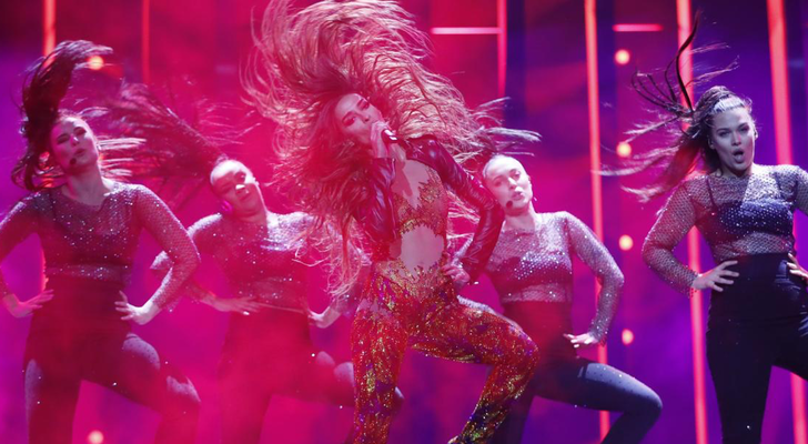 Eleni Foureira interpreta "Fuego" en Lisboa