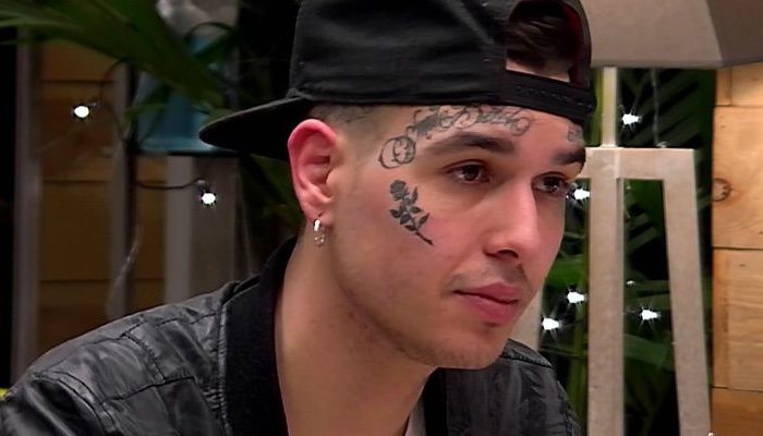 Axel, un polémico soltero excesivamente tatuado en 'First Dates'