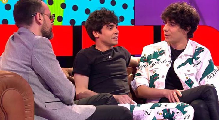 Javier Ambrossi y Javier Calvo hablan con Risto Mejide