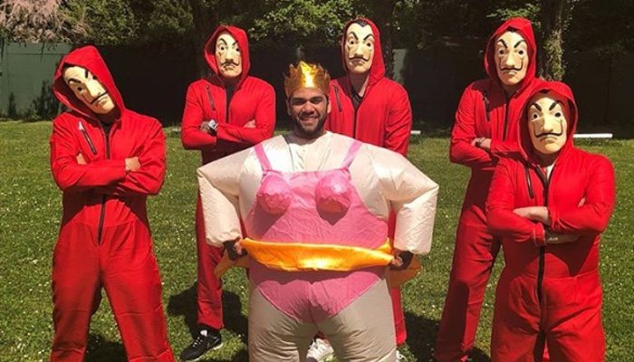 Dani Alves, una princesa en apuros con los atracadores de &#39;La Casa de Papel