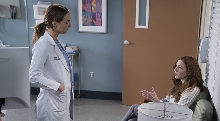 Jo conversa con la enfermera Olivia en 'Anatomía de Grey'