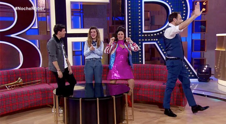 Alfred, Amaia, Disco (Silvia Abril) y Roberto Vilar bailan "Lo Malo" en 'La noche de Rober'