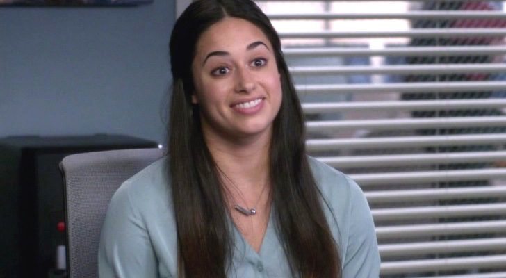 Jeanine Mason protagoniza 'Rosewell, New Mexico'