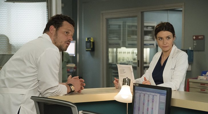 Karev y Amelia en 'Anatomía de Grey'