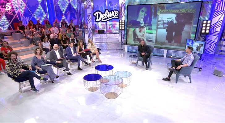 Toni Rodríguez y los colaboradores durante la entrevista en 'Sábado Deluxe'