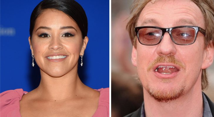 Gina Rodriguez y David Thewlis