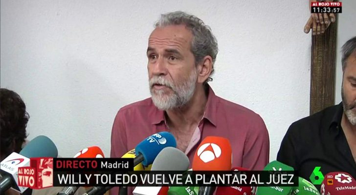 Willy Toledo evita el juzgado y da una rueda de prensa