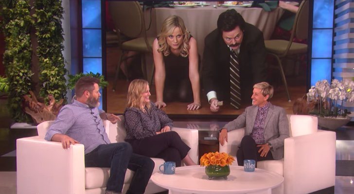 Nick Offerman y Amy Poehler con Ellen DeGeneres en 'The Ellen Show'
