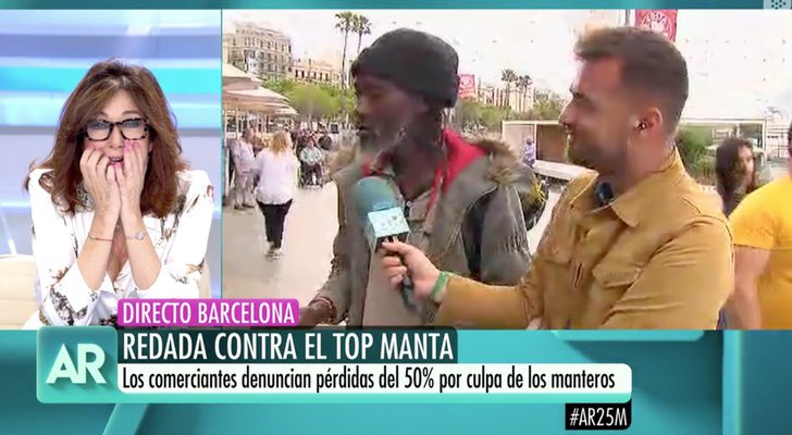 Ana Rosa durante la entrevit de Miquel Valls a un "no mantero" en 'El programa de Ana Rosa'