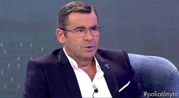 Jorge Javier Vázquez durante el "Polideluxe" a Tony Rodríguez en 'Sábado Deluxe'