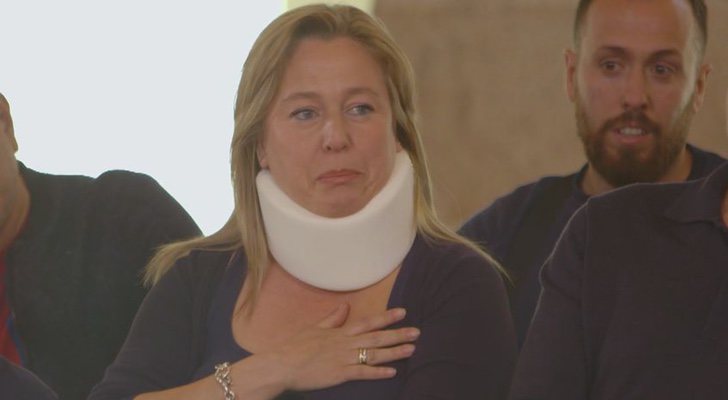 Una mujer del público le da las gracias a Iniesta por su actuación en el accidente de las gradas en &#39;Chester&#39;