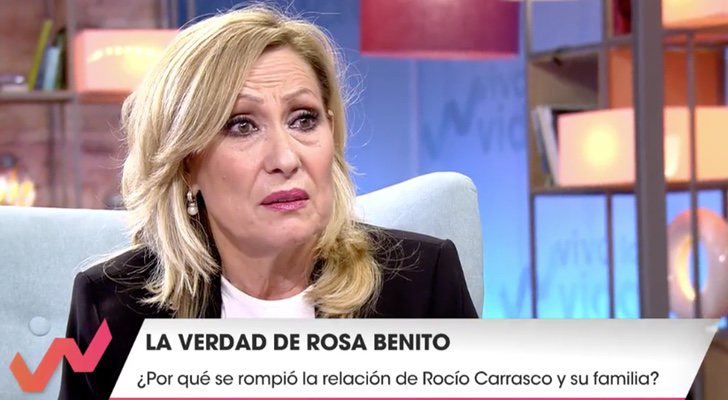 Rosa Benito mostrando su alianza a Toñi Moreno en 'Viva la Vida'