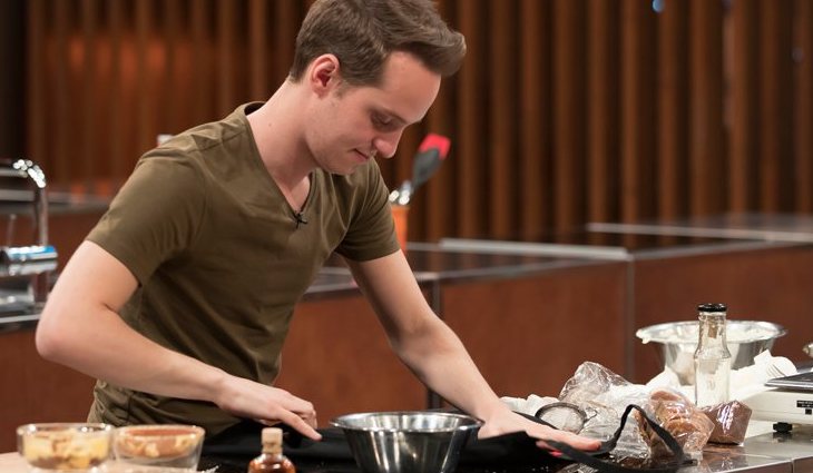 Jorge cocinando un tiramisú en 'MasterChef 6'