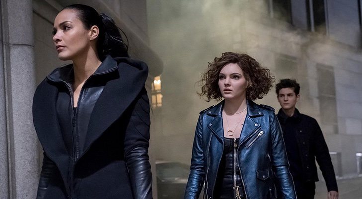 Jessica Lucas, Camren Bicondova y David Mazouz en 'Gotham'
