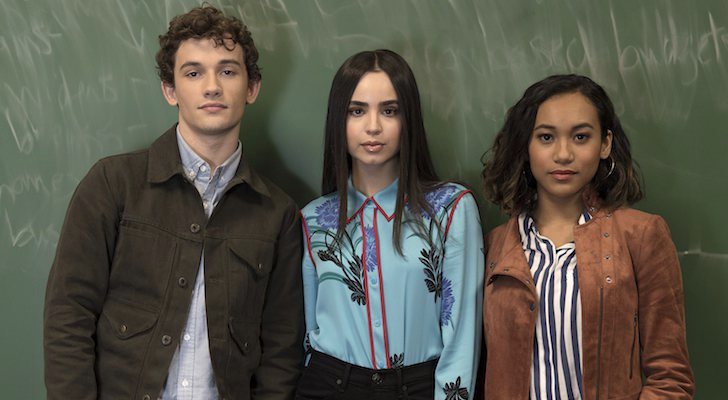 Eli Brown, Sofia Carson y Sidney Park en 'PLL: The Perfectionists'