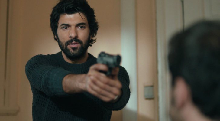 Engin Akyürek es Omar en 'Amor de contrabando'