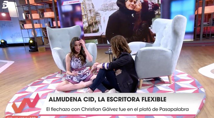 Almudena Cid y Toñi Moreno durante el programa 'Viva la vida'