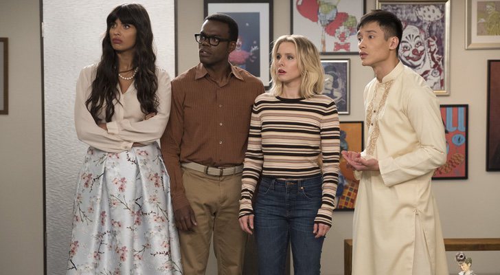 Jameela Jamil, William Jackson Harper, Kristen Bell y Manny Jacinto en 'The Good Place'