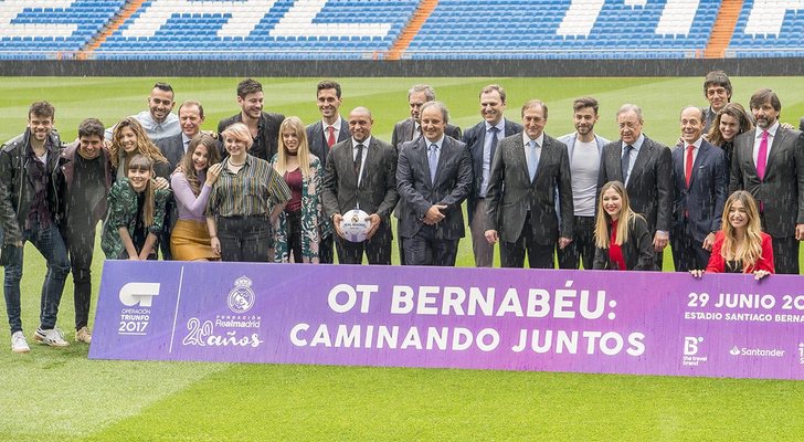 Los concursantes de 'OT 2017' en la presentación del concierto en el Santiago Bernabéu