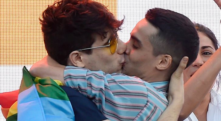 Los Javis se besan en el pregón del World Pride Madrid 2017